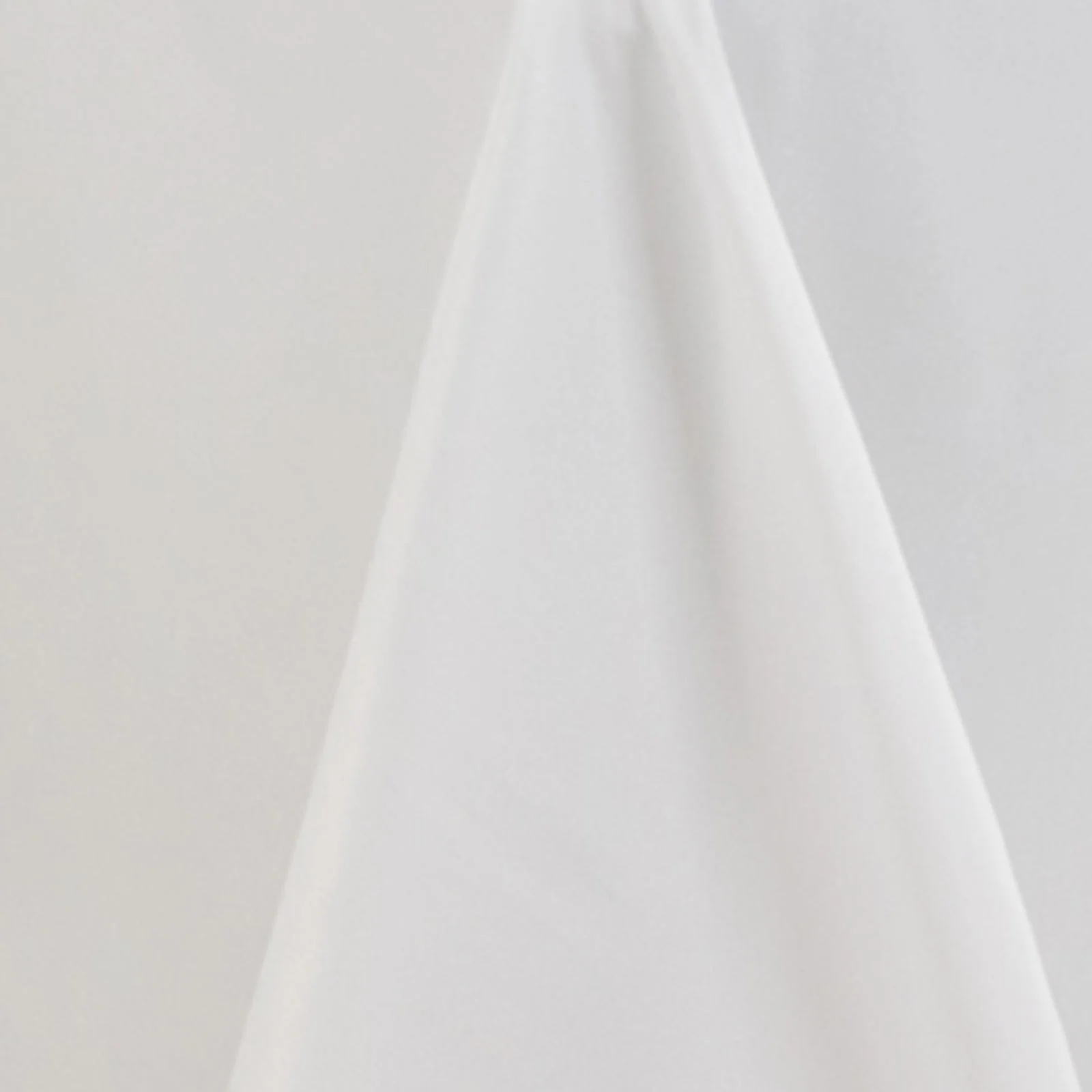 Fire Retardant Premium Polyester 132" Round Tablecloth White - Stylish High-Performance Table Cover for Large Gatherings - Image 8